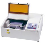 Mini grabadora y estampadora láser 9" x 10" (240mm x 250mm)